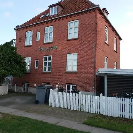 Private Individual In Shared - Next To Metro Apartment *