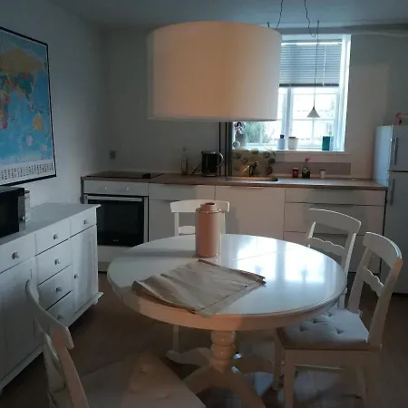 Apartment Private Individual In Shared - Next To Metro
